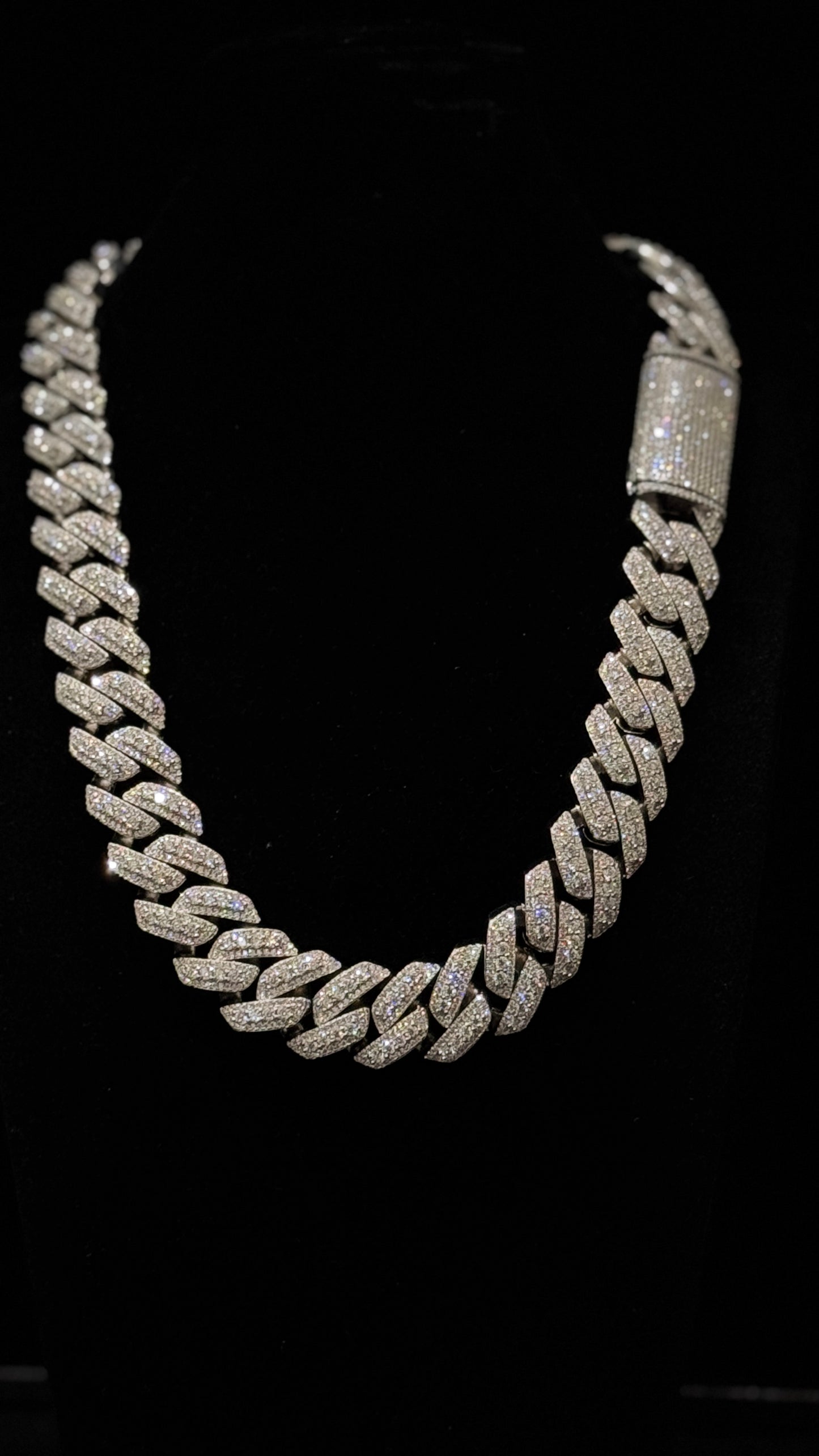 BIG Pointer Cuban Link. VVS1- VVS2 Diamonds. 430Grams