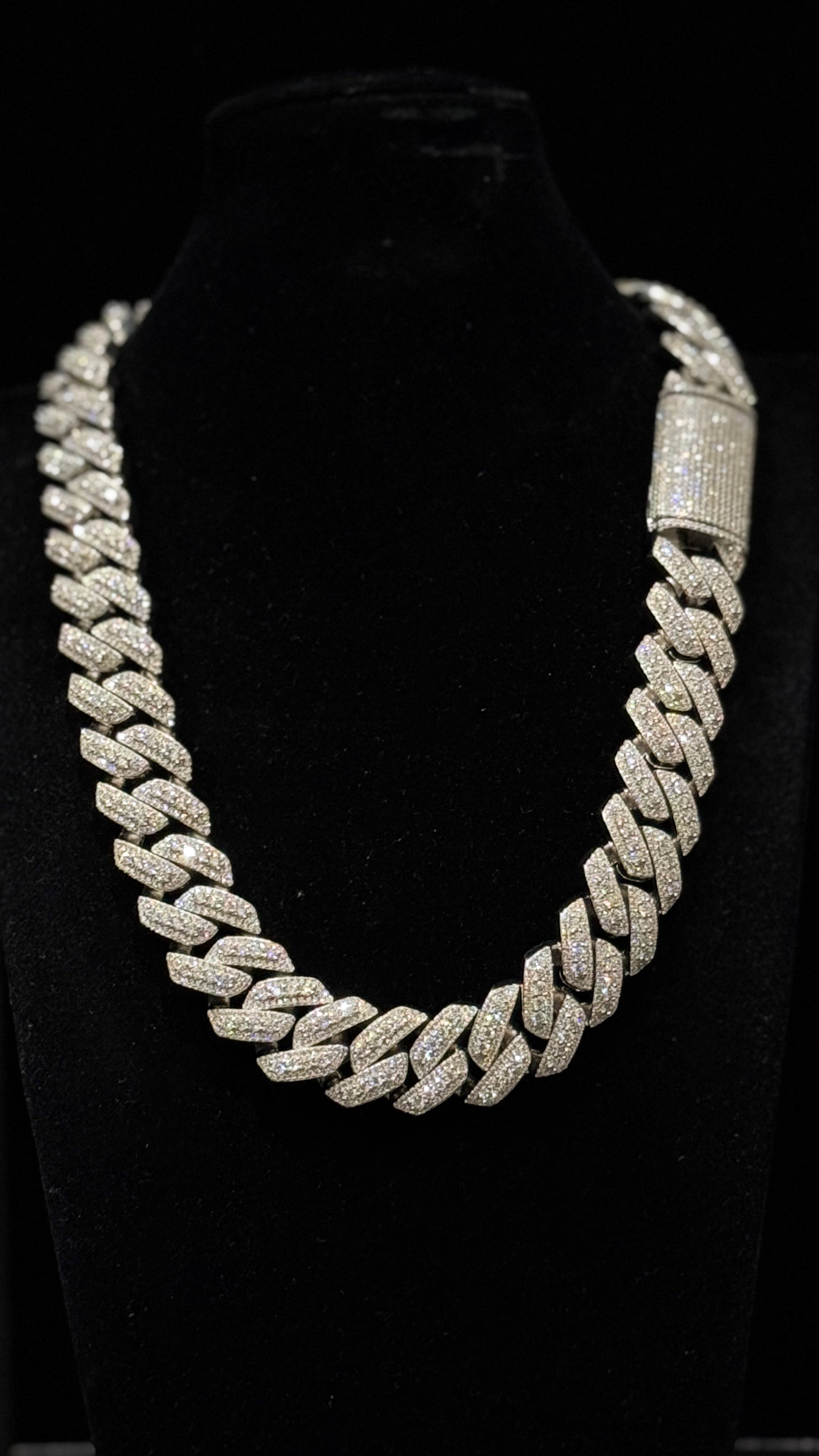 BIG Pointer Cuban Link. VVS1- VVS2 Diamonds. 430Grams
