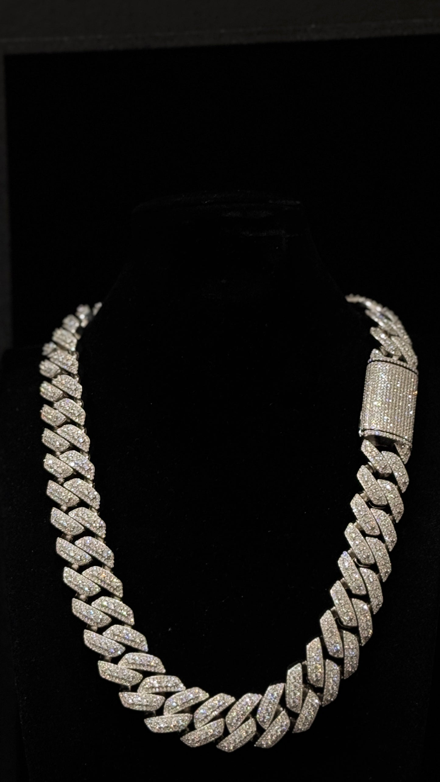 BIG Pointer Cuban Link. VVS1- VVS2 Diamonds. 430Grams