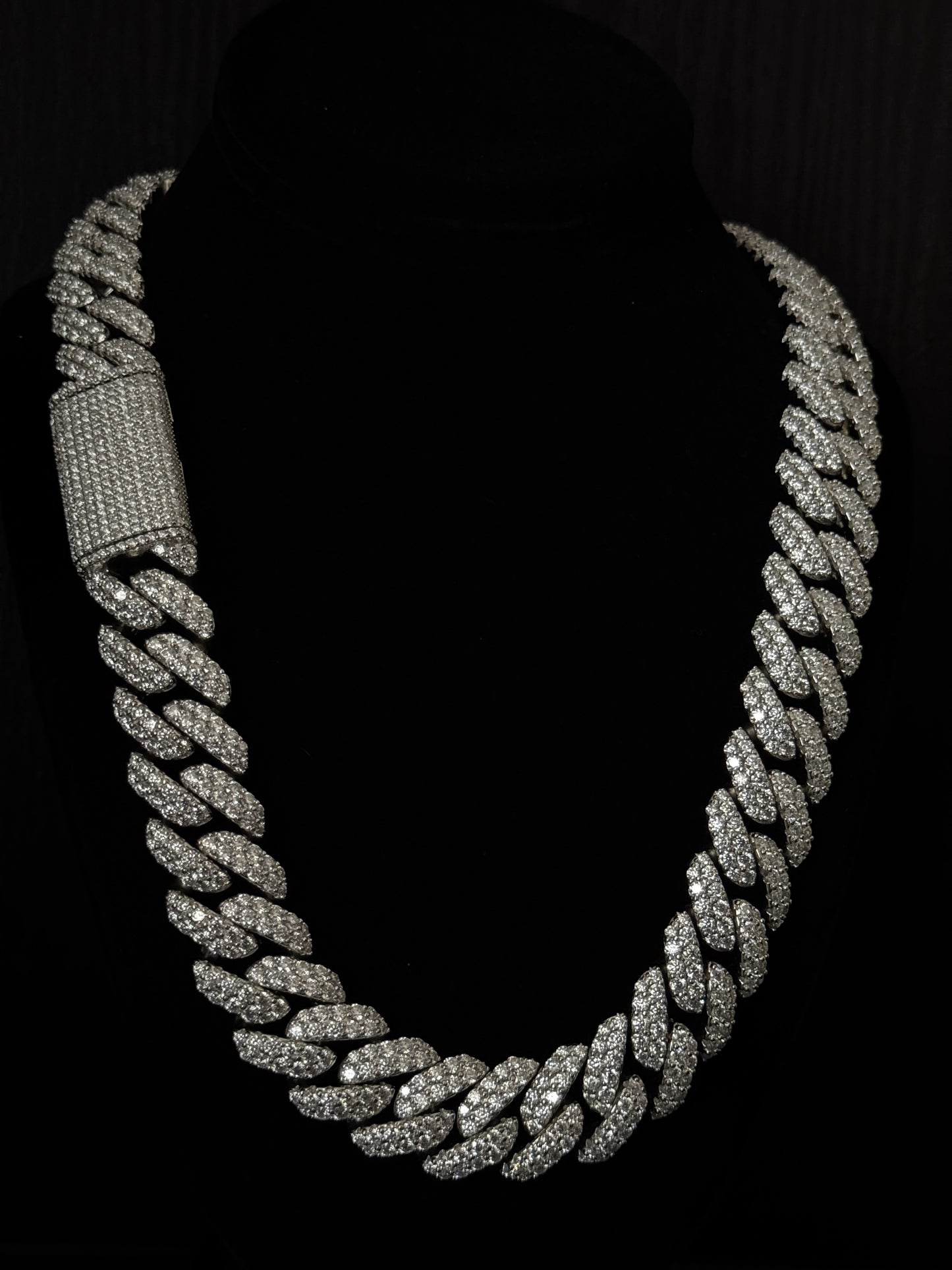 22MM Diamond Cuban Link Big Pointer Diamonds, 350Grams . 22 Inches