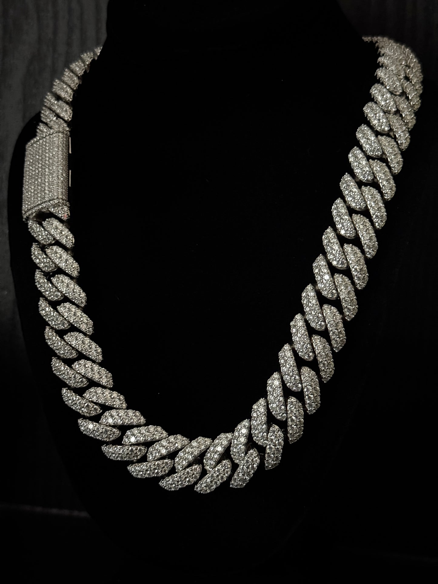 22MM Diamond Cuban Link Big Pointer Diamonds, 350Grams . 22 Inches